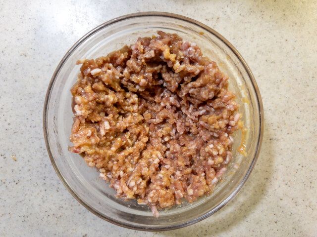ひき肉をレンジて加熱する