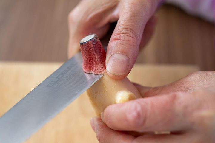 新生姜の固い部分を除く