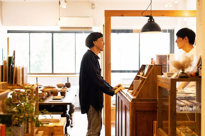 広島ならではのカルチャーと出会いに、本や雑貨を扱うユニークなショップへ【トラムのある街〈広島〉vol.02】