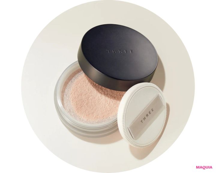 本田翼 崩さない ベースメイク THREE アドバンスド エシリアルスムース オペレーター ルースパウダー 01