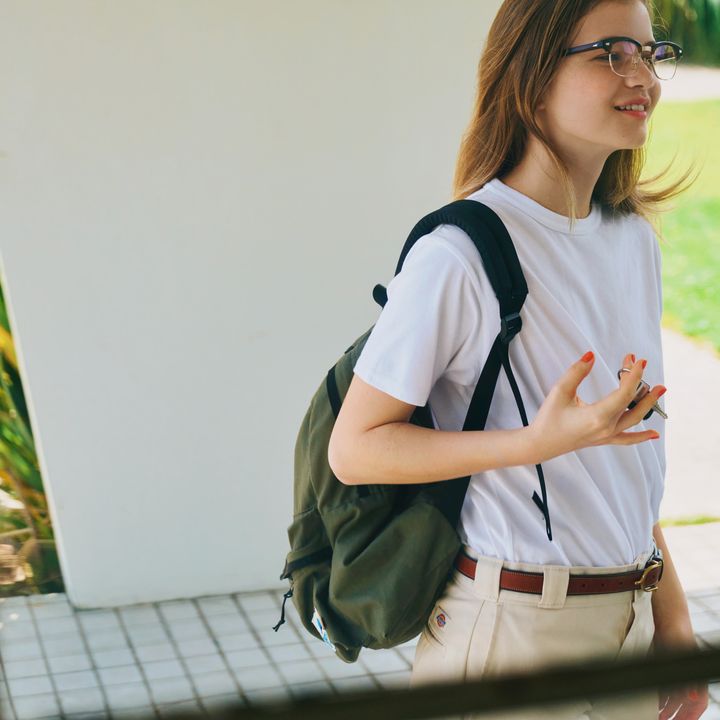 《シンゾーン》の白Ｔシャツから着想する、ホワイトグラデーションコーデ【マイスタンダードブック】