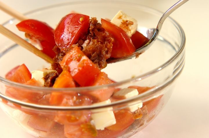 トマトとクリームチーズのサラダの作り方1