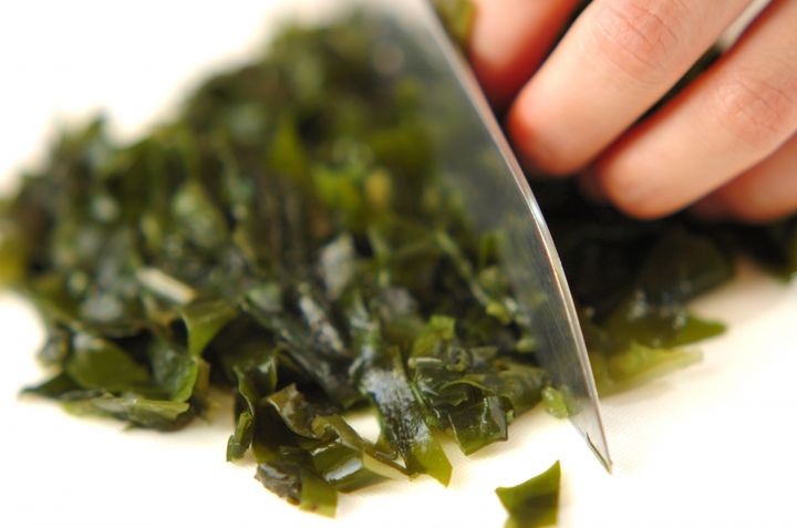 ワカメとツナの混ぜご飯の下準備1