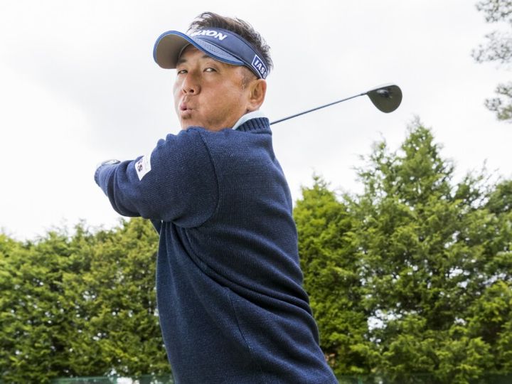 体が硬い人でも捻転できる簡単テク！「息を“フー”と…」シニアプロが解説