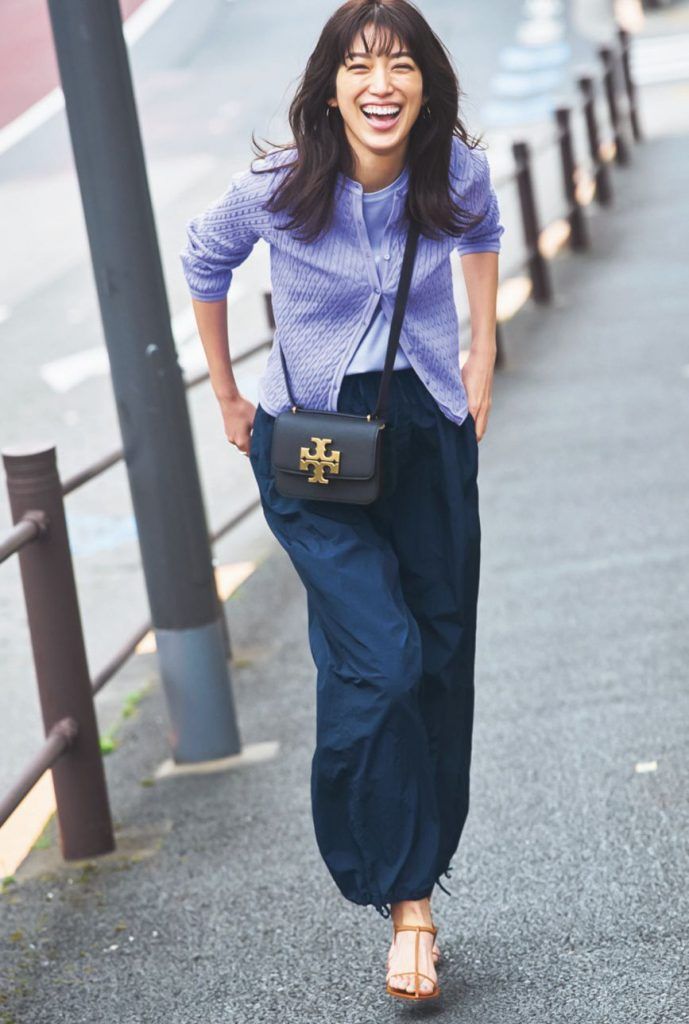 パープル カットソー パラシュートパンツ