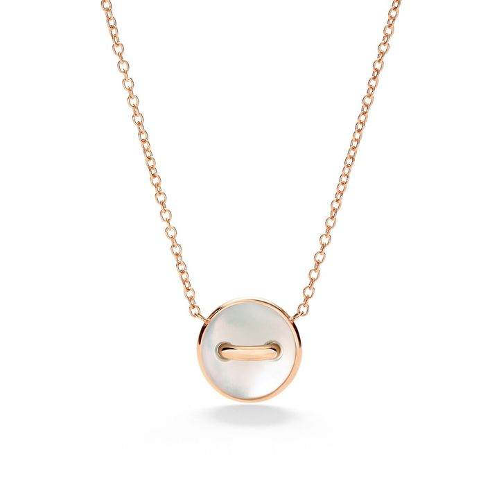 ターコイズのサークルチャームの裏面には、ホワイトマザーオブパールをセット