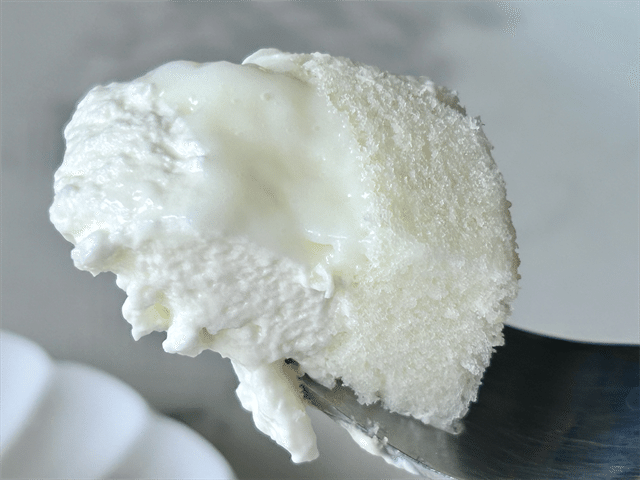 Uchi Café×Milk MILKぎゅっと練乳ロールケーキ 中身アップ