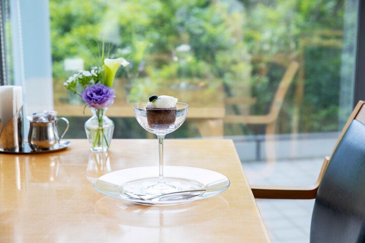 ミュシャ展も開催♪ 緑に囲まれた美術館&カフェを訪れる、小さな旅へ。「茅ヶ崎市美術館」