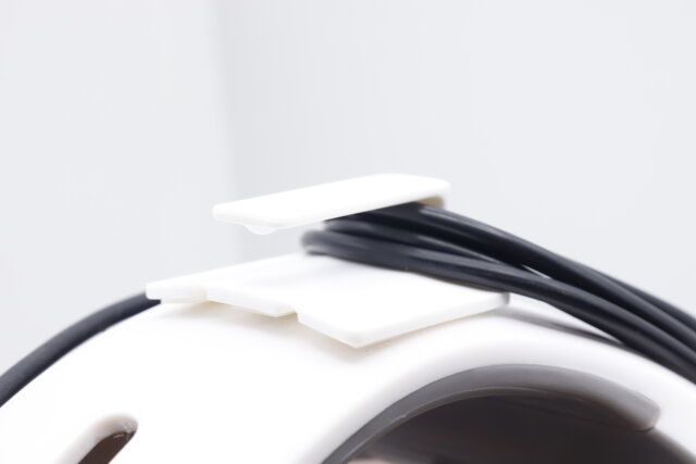 セリア 曲面に貼れるコードフック 2個 デザイン 使用例