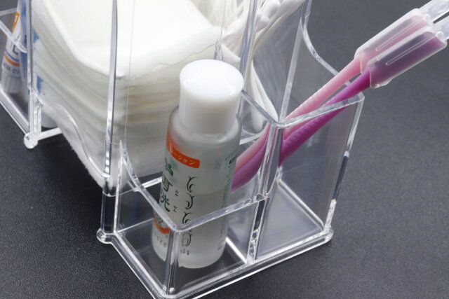 ダイソー 透明収納ケース（フタ付、C） 使用例 サイドスタンド