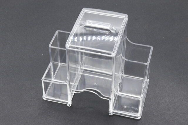 ダイソー 透明収納ケース（フタ付、C）