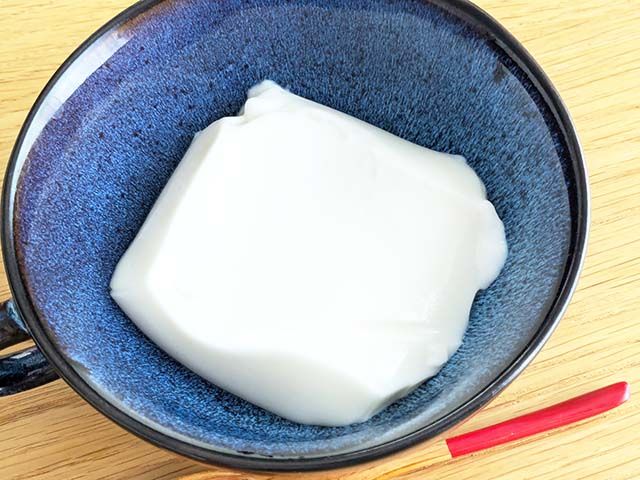 器に盛られた【業務スーパー】「とろけるパンナコッタ」