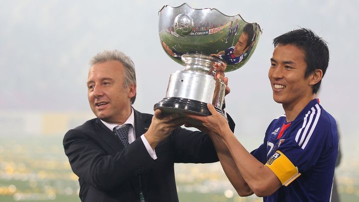 引退の長谷部誠、元日本代表ザッケローニ監督と再会！矢野大輔元通訳と「安定のコンビ」も