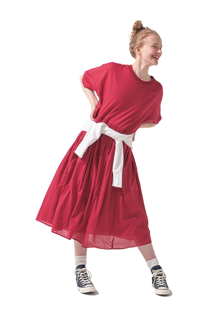 オシャレで注目されちゃう！パッと目を引くカラーワンピース6選