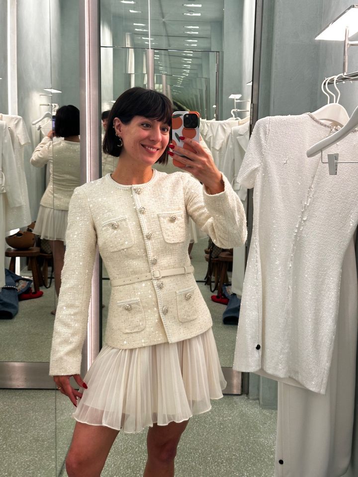 セルフ・ポートレートのジャケットとチュールスカートといったセットアップスタイルもチェック。