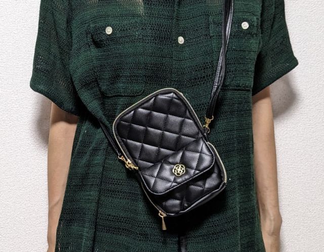 スマホショルダー肩にかけたところ