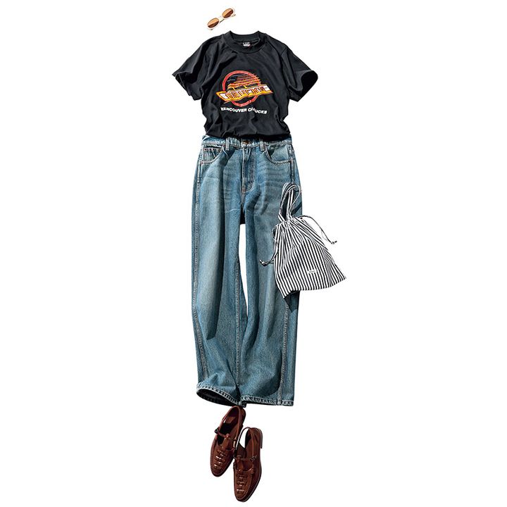 黒のヴィンテージTシャツと色落ちデニムコーデ