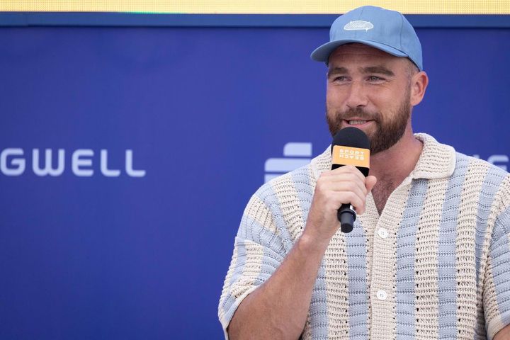 画像: トラビスがテイラーとの初共演の裏側を明かす