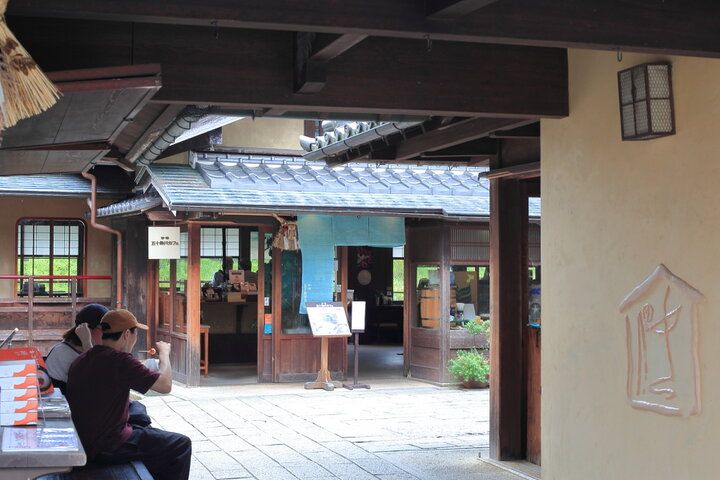 伊勢の森と川を眺めながら、朝詣での帰りにコーヒーを。おかげ横丁「五十鈴川カフェ」