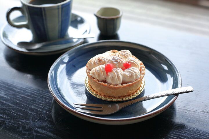 伊勢の森と川を眺めながら、朝詣での帰りにコーヒーを。おかげ横丁「五十鈴川カフェ」