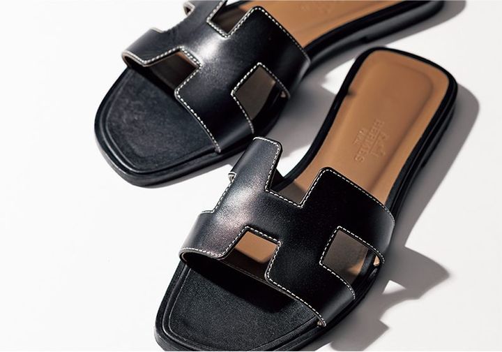 プッシュギフトはエルメスのサンダル「オラン」ブラック