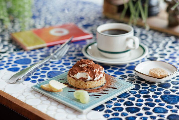 レトロな趣に浸りながら、岐阜・多治見の「ヒラクビル」で書店とカフェを満喫