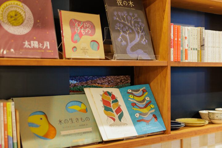 レトロな趣に浸りながら、岐阜・多治見の「ヒラクビル」で書店とカフェを満喫