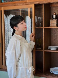 【簡単レシピ】旬の白桃とクリームチーズのイングリッシュマフィン【渡辺友美子のコーヒーに合うお菓子のレシピ vol.50 〜レシピで旅するヨーロッパ〜】