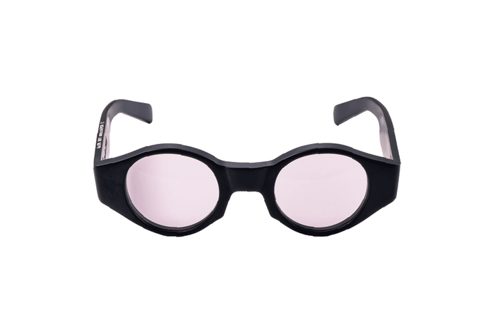 〈ルネッタ・バダ〉のアイウェア