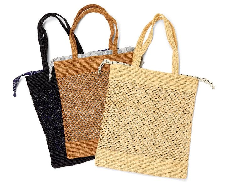 小花柄のコットンのインナーバッグは取り外して使うことも可能。