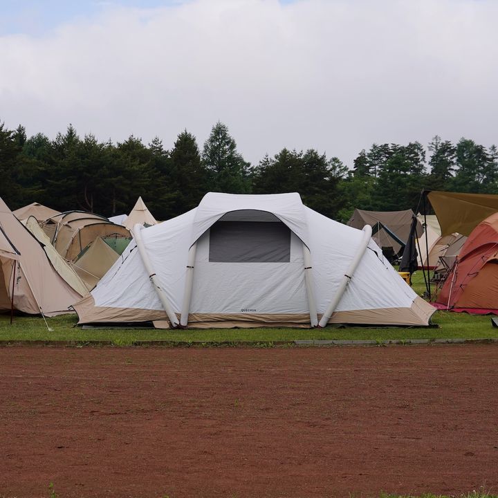 〈QUECHUA〉のエアーテント