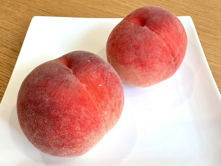 モモの種を簡単に取り除く方法は？（JA全農広報部の公式Xアカウントより）