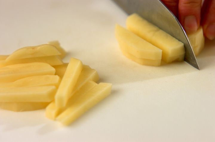 ジャガイモとコーンのみそ汁の下準備1