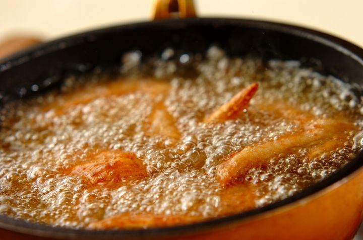 鶏手羽先のリンゴ煮込みの作り方1