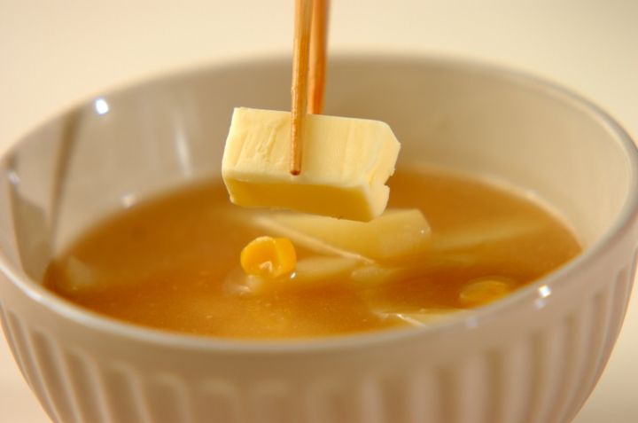 ジャガイモとコーンのみそ汁の作り方2