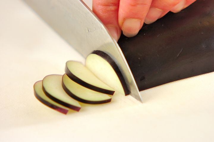 ナスのヨーグルトサラダの下準備1