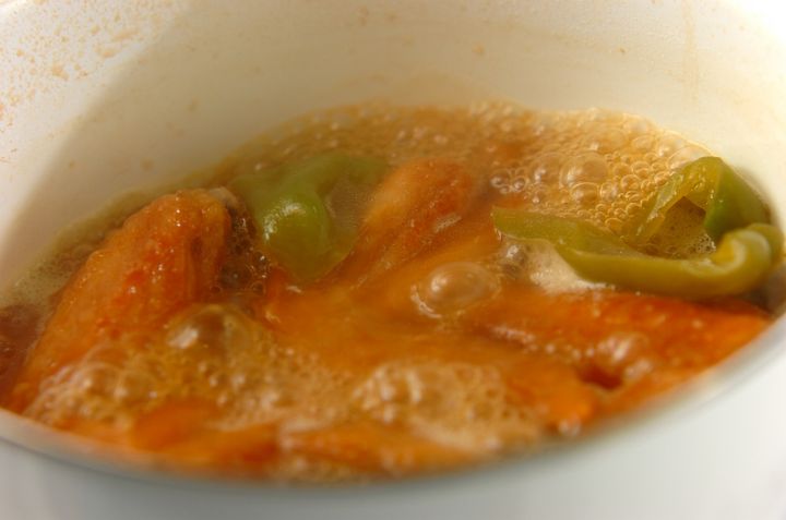 鶏手羽先のリンゴ煮込みの作り方2