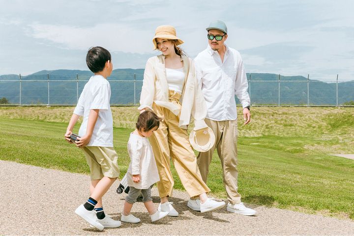 旅行中の家族のイメージ