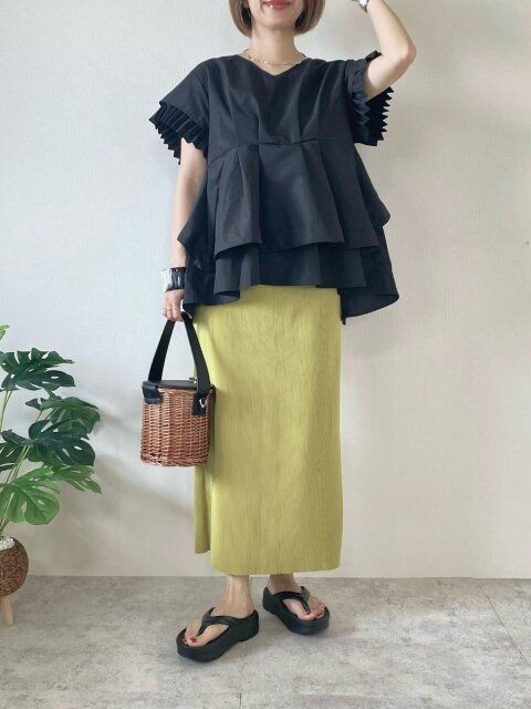 黒ブラウスのコーデ2