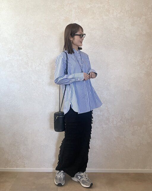 GRLフリルティアードタイトスカートとストライプシャツコーデ