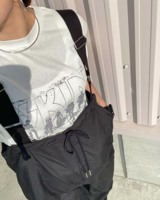 TT*Kコラボバラサロペを着ている