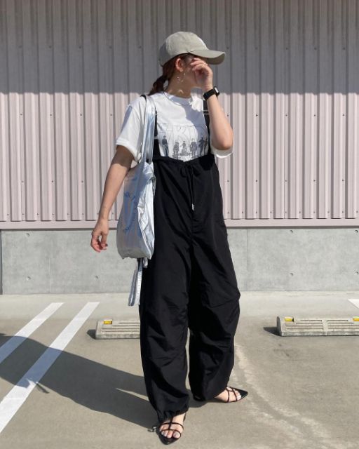 TT*Kコラボバラサロペを着たコーデ