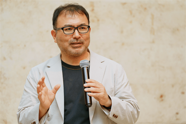 プロダクトデザイナー 安積伸さん