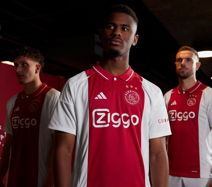 名門アヤックス、2024-25新ユニフォームを発表！ 「ポロ襟」が復活のクラシックなスタイルに