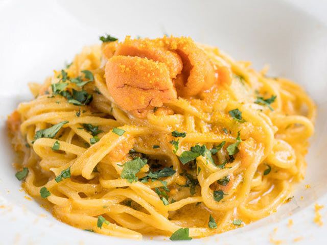 三軒茶屋『トラットリア アメノ』の「生うにとカラスミのペペロンチーノ」