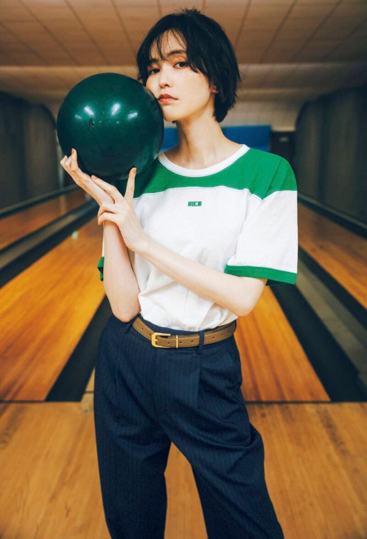 【ロゴT】モデル＝比留川 游