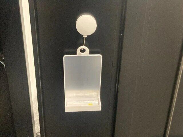 セリア ロッカー用トレー付きミラー ロッカーに取り付け