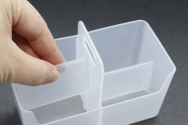 セリア 持ち手付き洗面収納BOX 着脱可能な仕切りあり