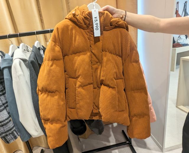 オレンジのヒートパデッドコーデュロイブルゾン