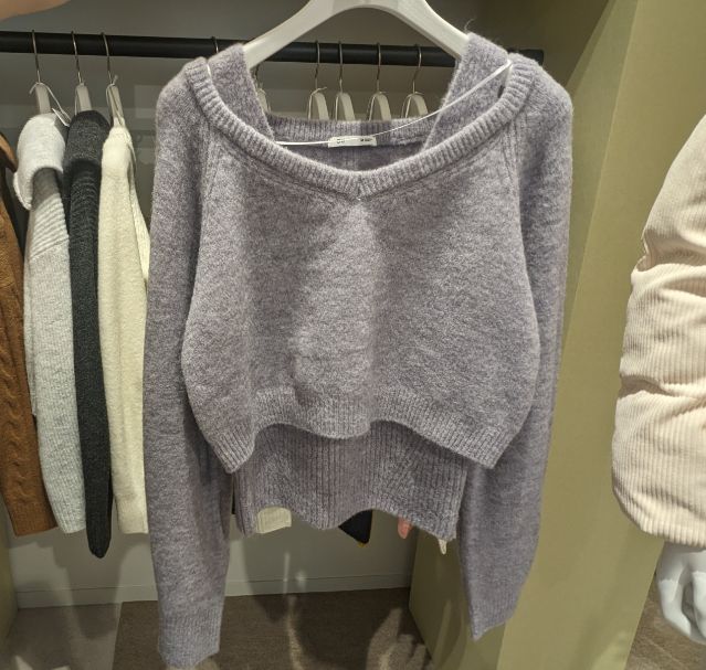 パープルの2ピースパフィータッチセーター